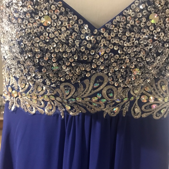 Gown - Picture 1 of 11